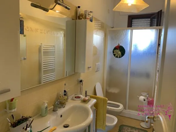 Appartamento viale Pistelli, Camaiore