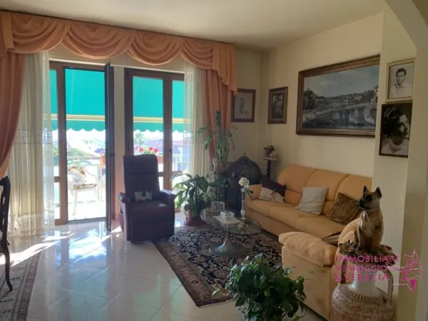 Appartamento viale Pistelli, Camaiore