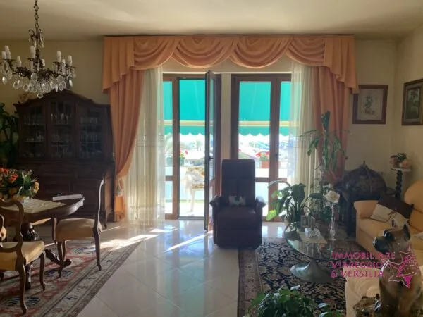 Appartamento viale Pistelli, Camaiore