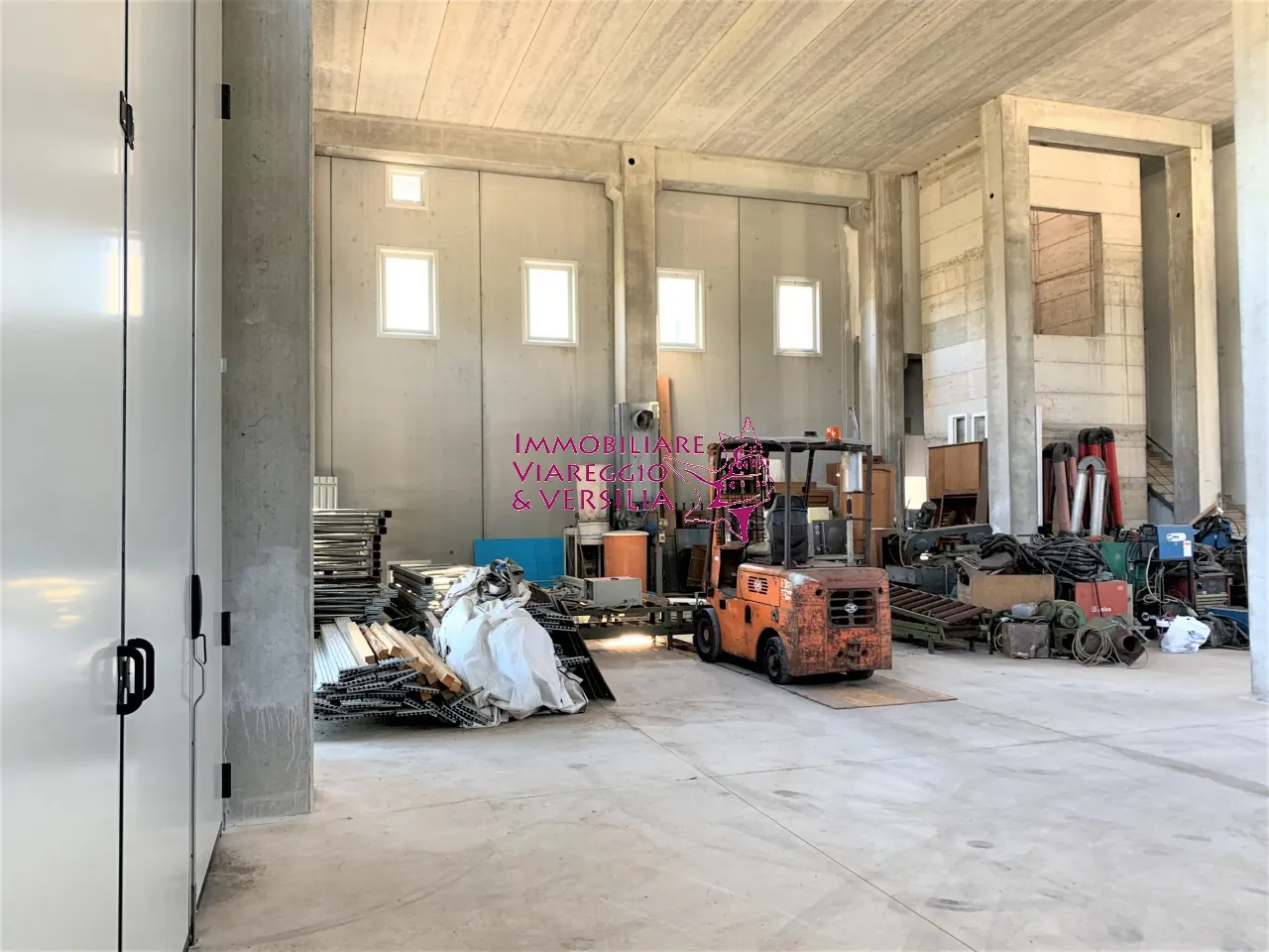 Immagine per Magazzino in vendita a Camaiore via dei Carpentieri 5
