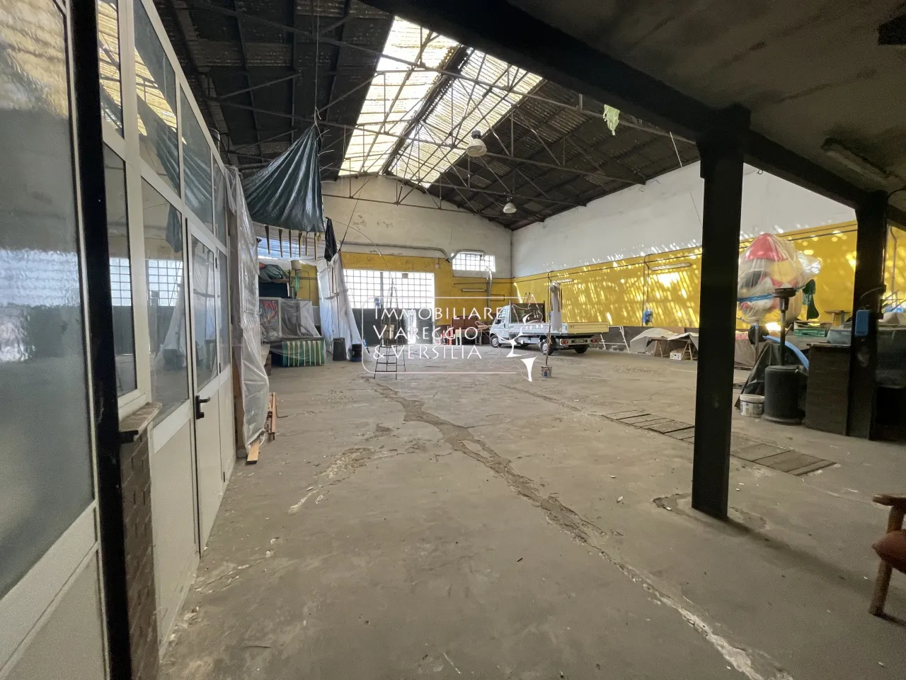 Immagine per Magazzino in vendita a Viareggio via di Montramito 