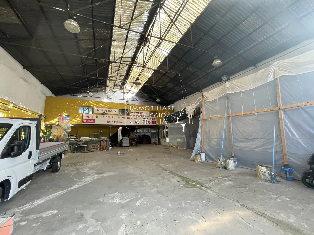 Immagine per Magazzino in vendita a Viareggio via di Montramito 