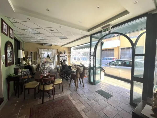 Negozio via Fratelli Cervi 20, Viareggio