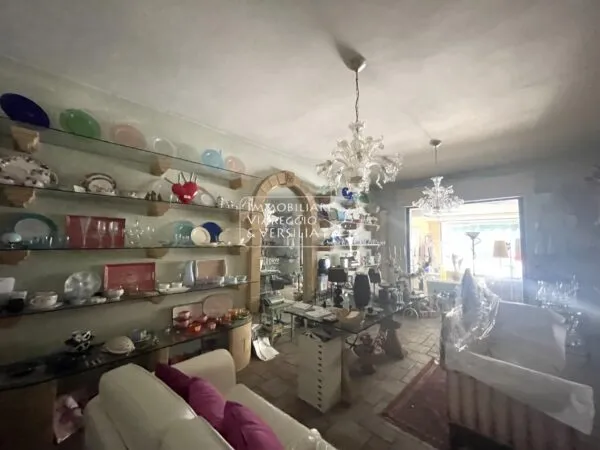 Negozio via Fratelli Cervi 20, Viareggio