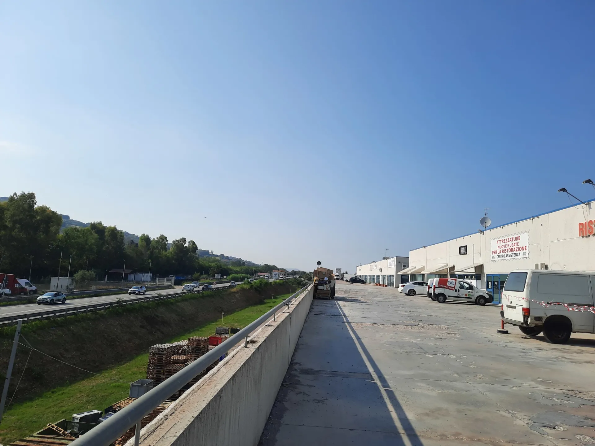 Immagine per Locale commerciale in affitto a Martinsicuro strada Statale 16