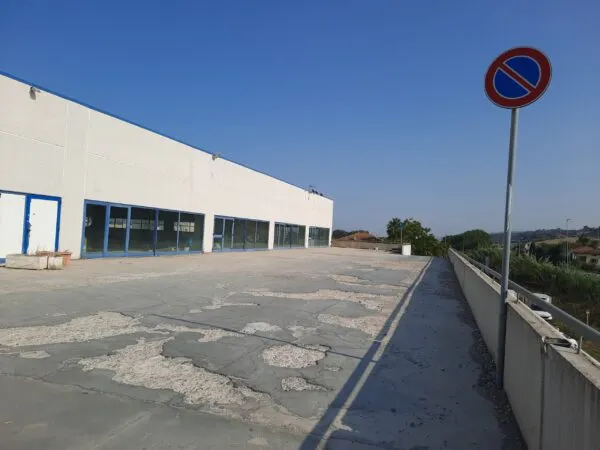 Locale Commerciale strada Statale 16, Martinsicuro