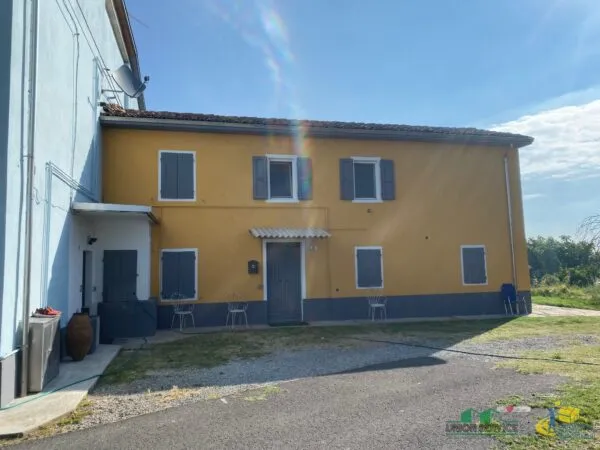 Porzione Di Casa strada Cornaccina 48, Medesano