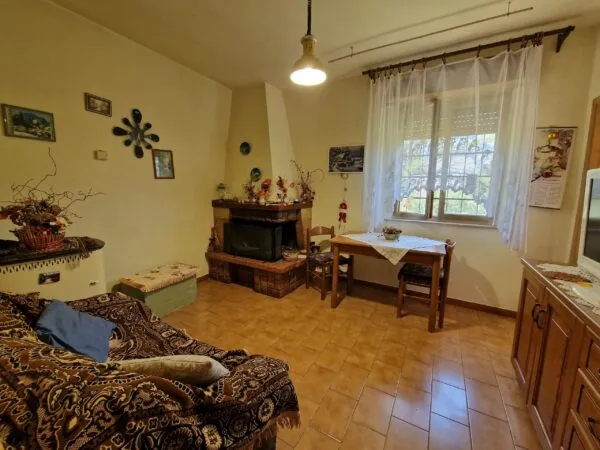 Villa via Melezzole, Montecchio
