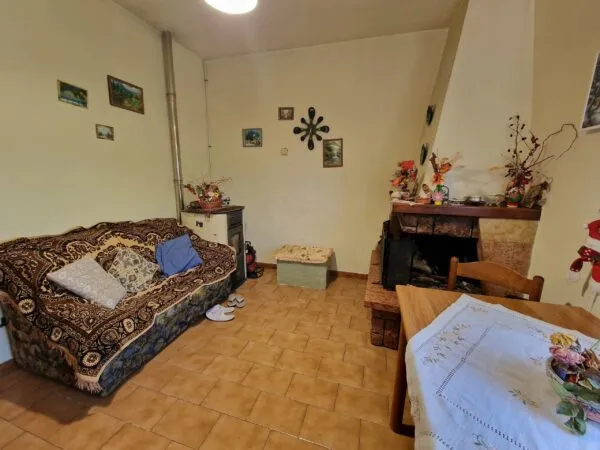 Villa via Melezzole, Montecchio
