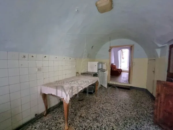 Quadrilocale piazza Umberto I 5, Rocchetta Nervina