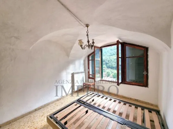 Quadrilocale piazza Umberto I 5, Rocchetta Nervina