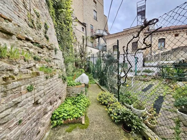Casa Indipendente via Uffreducci, Fermo