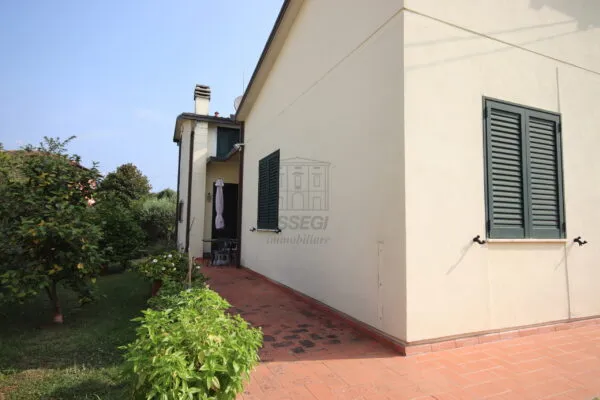 Villa via Sarzanese 4289, Lucca