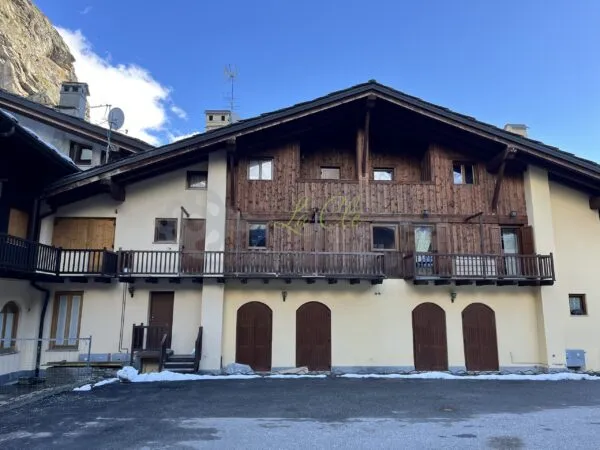 Trilocale strada Larzey - Entrèves 28, Courmayeur