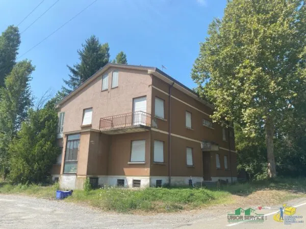 Trilocale via Varano, Medesano