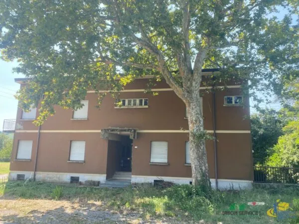 Trilocale via Varano, Medesano