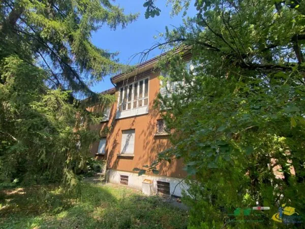 Trilocale via Varano, Medesano
