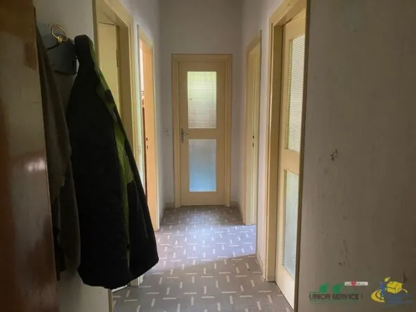 Trilocale via Varano, Medesano
