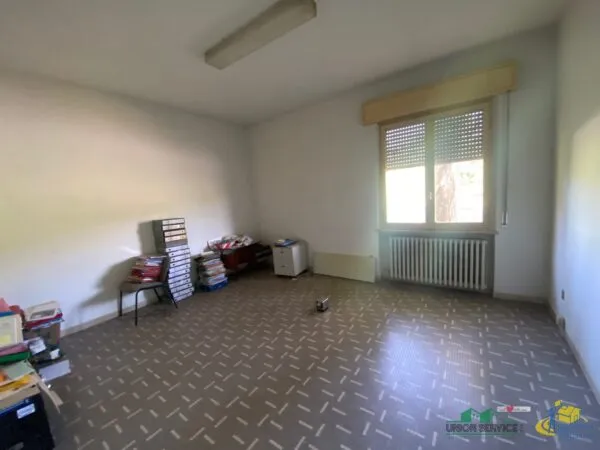 Trilocale via Varano, Medesano