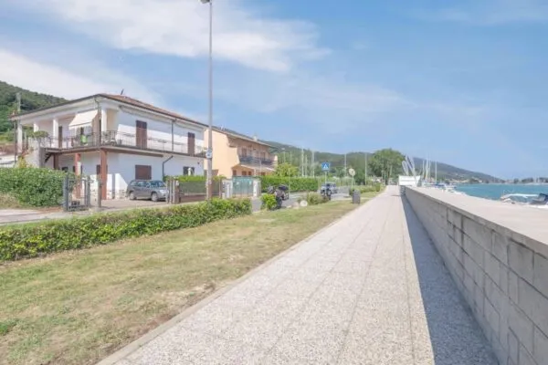 Appartamento via Don Celsi 5, Ameglia