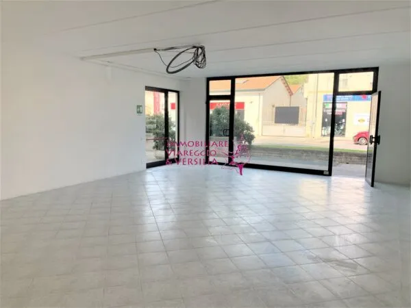 Negozio via Aurelia Nord, Viareggio