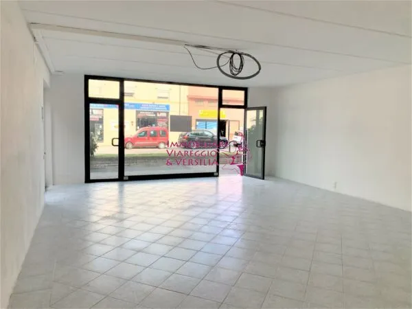 Negozio via Aurelia Nord, Viareggio
