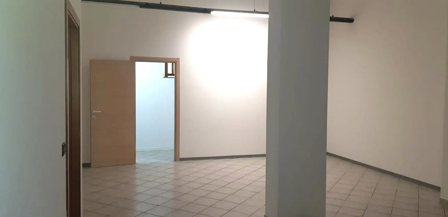 Immagine per Laboratorio in vendita a Castorano via Padre Carlo Orazi