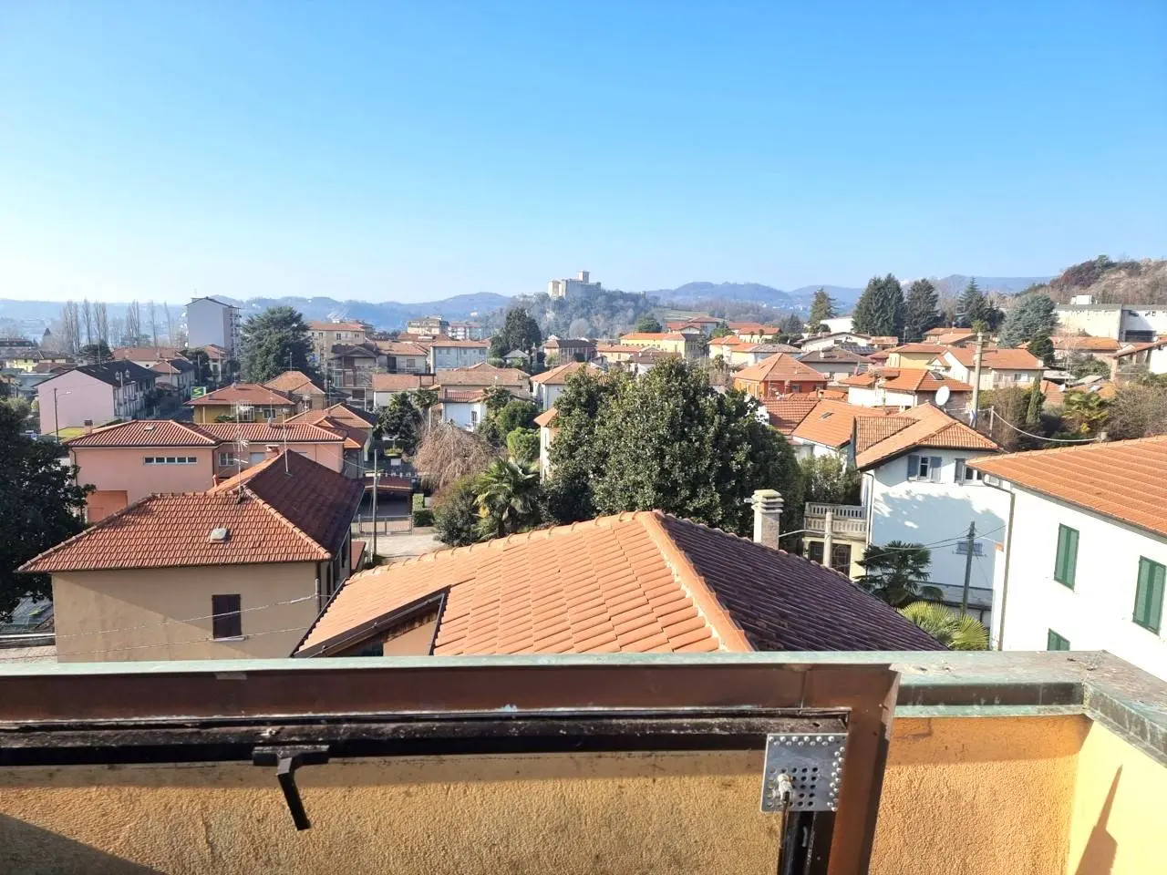 Immagine per Attico / Mansarda in vendita a Angera Via Matteotti