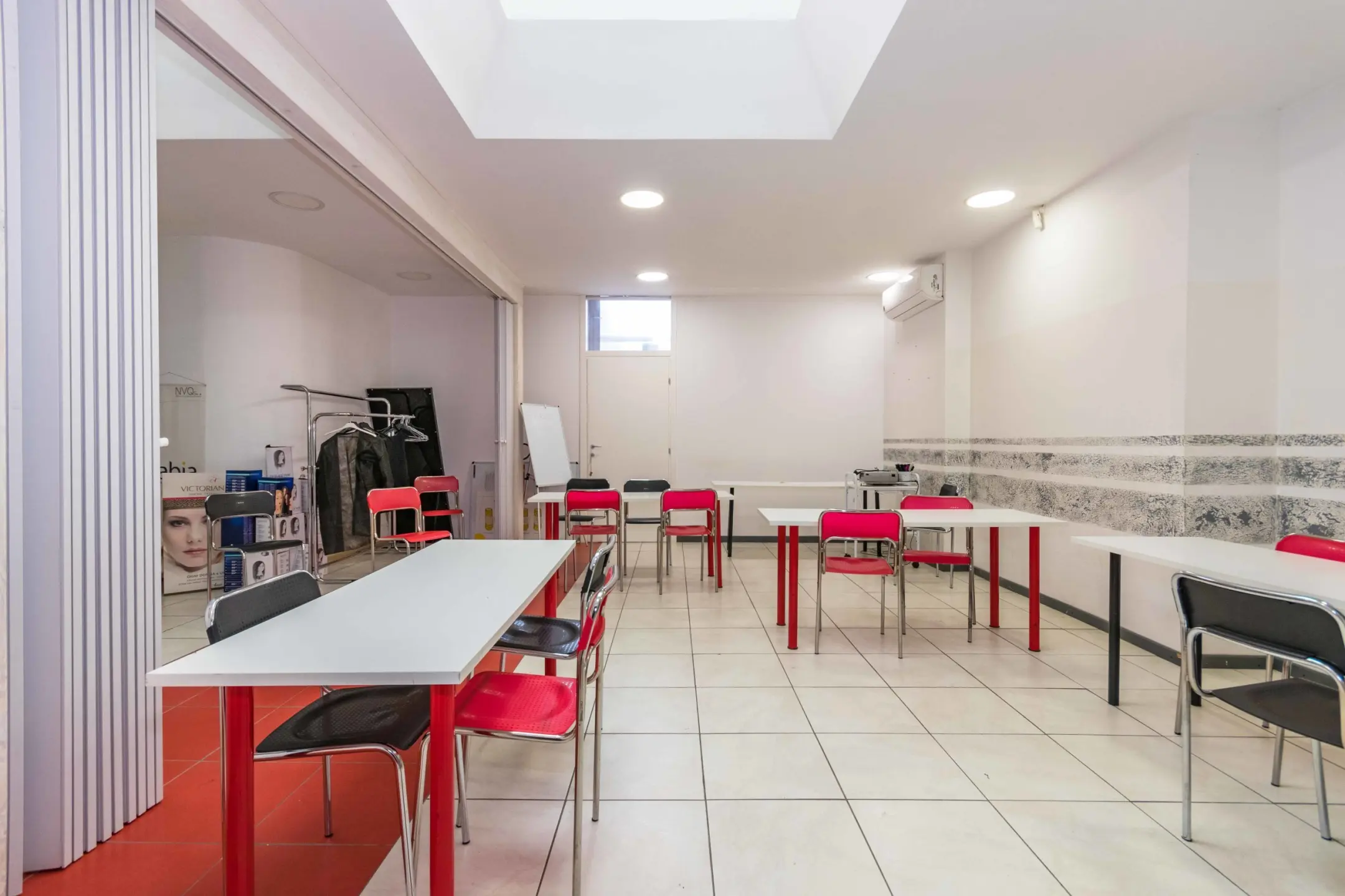 Immagine per Locale commerciale in vendita a Torino via Dronero 6