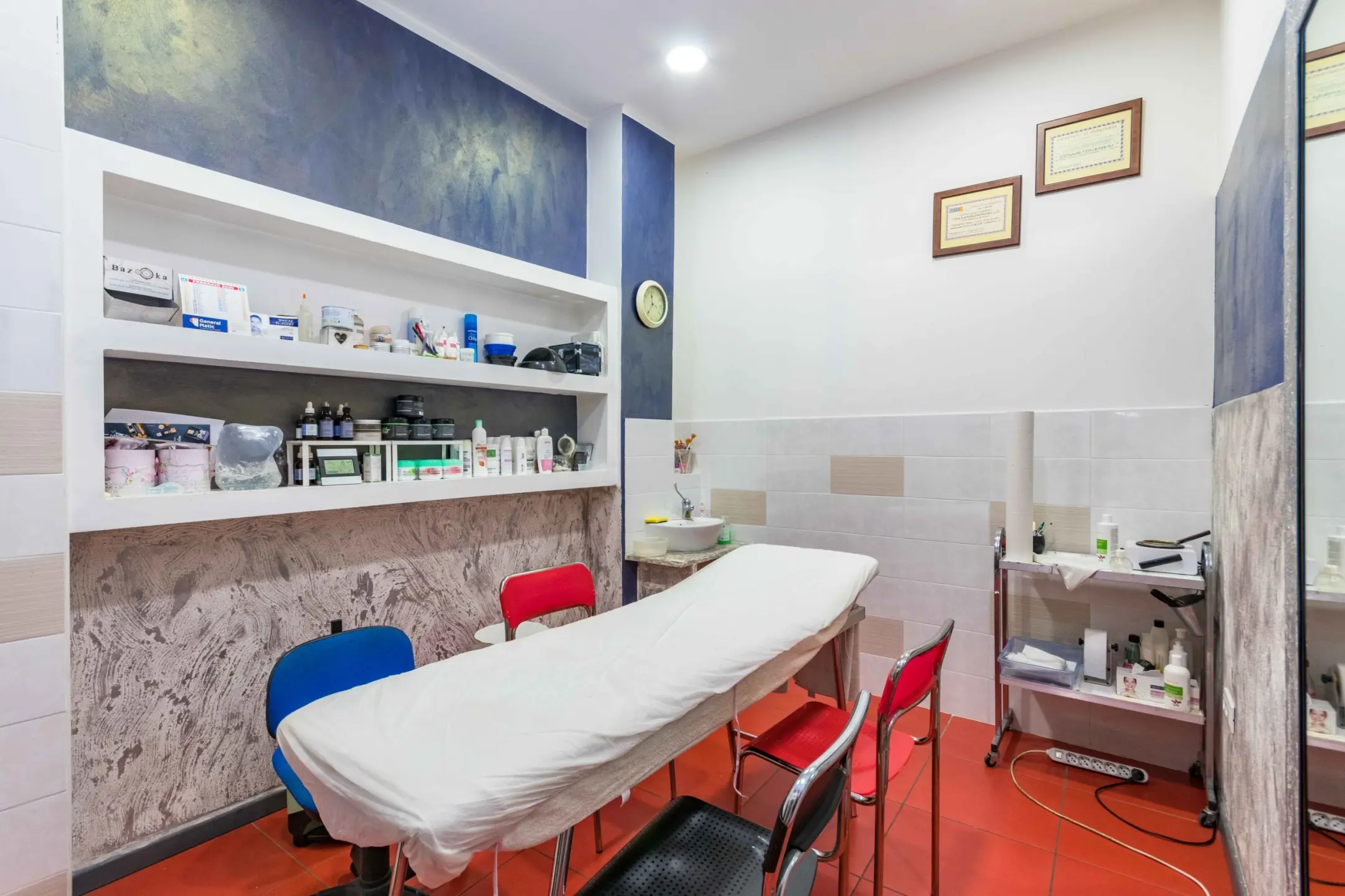 Immagine per Locale commerciale in vendita a Torino via Dronero 6