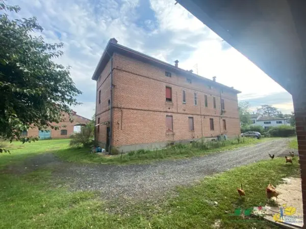 Porzione Di Casa Medesano