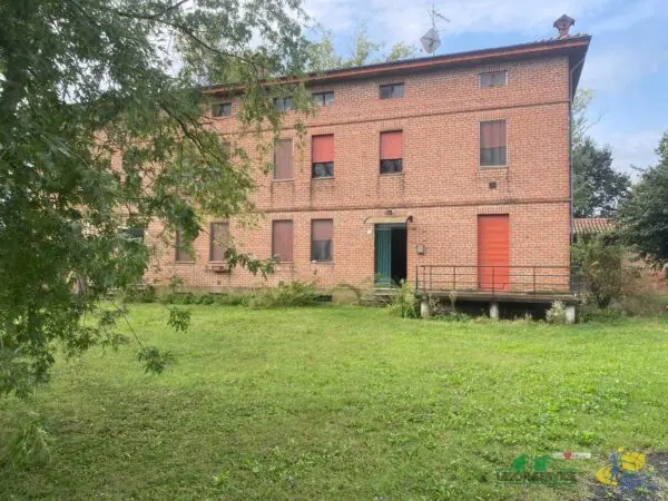 Porzione Di Casa Medesano