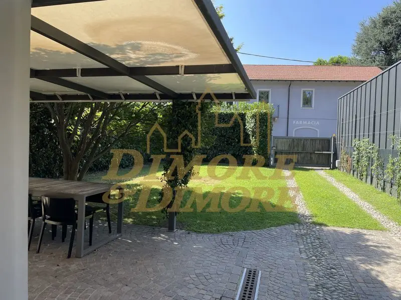Immagine per Villa bifamiliare in vendita a Taino piazza Piero E Gaspare Pajetta 72