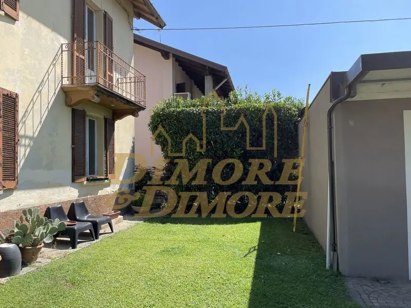 Immagine per Villa bifamiliare in vendita a Taino piazza Piero E Gaspare Pajetta 72