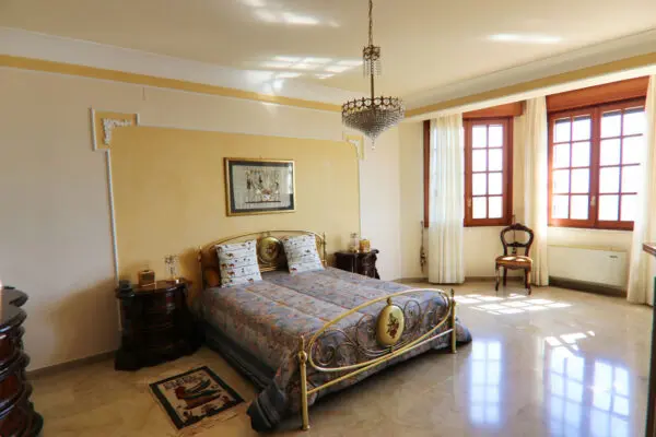 Villa via Paradiso, Eboli