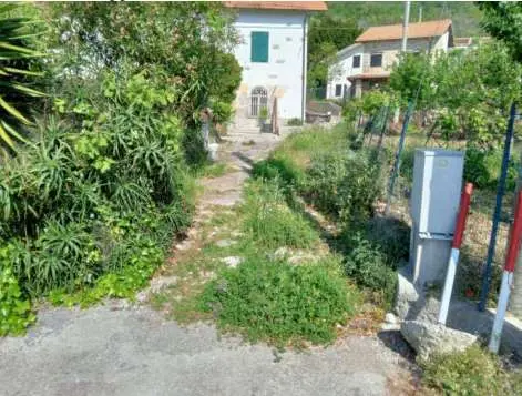 Magazzino via Costa Snc, Diano Arentino
