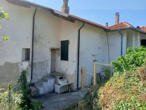 Magazzino via Costa Snc, Diano Arentino