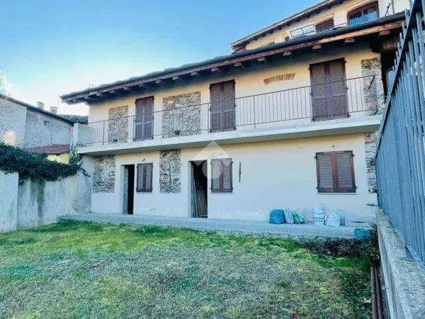 Villa via Umberto I 20, Lanzo Torinese