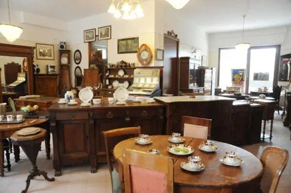Locale Commerciale via Dei Gelsomini, Canosa Di Puglia