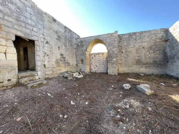 Rustico/Casale via Ardito Desio, Lecce