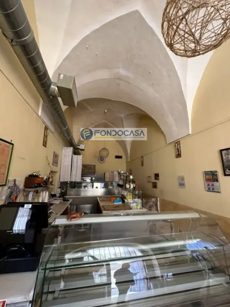 Attività Commerciale via Roma, Campi Salentina