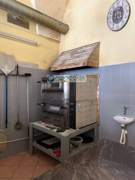 Attività Commerciale via Roma, Campi Salentina