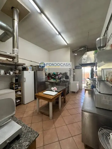 Attività Commerciale via Roma, Campi Salentina