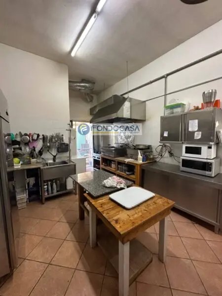 Attività Commerciale via Roma, Campi Salentina