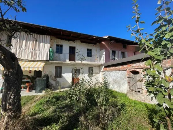 Villa Trifamiliare via Roma 15, Lusigliè
