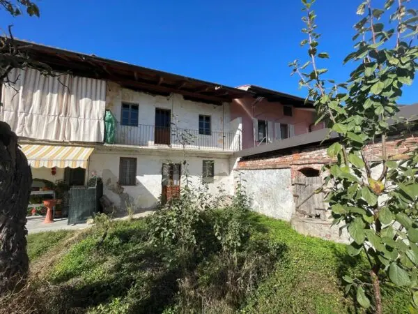 Villa Trifamiliare via Roma 15, Lusigliè