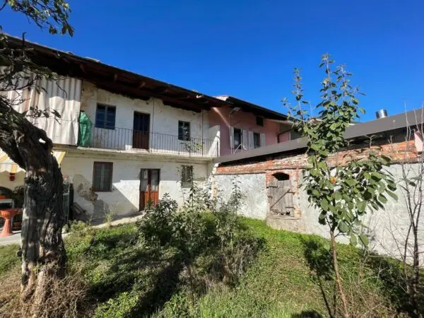 Villa Trifamiliare via Roma 15, Lusigliè
