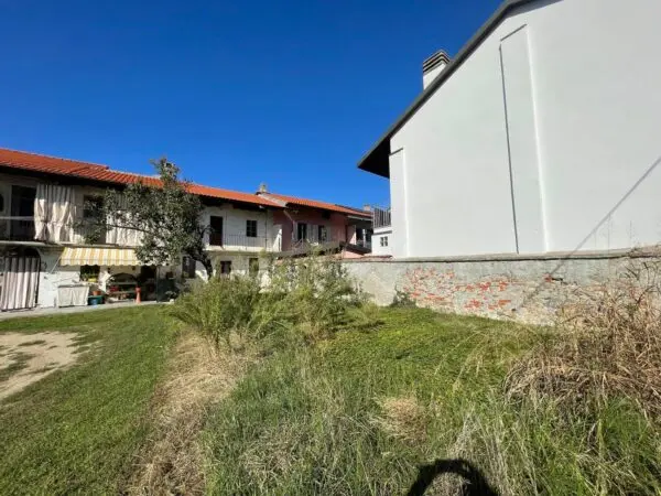 Villa Trifamiliare via Roma 15, Lusigliè
