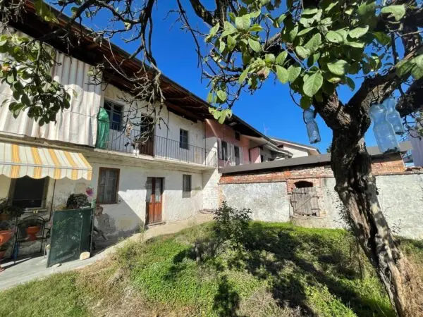Villa Trifamiliare via Roma 15, Lusigliè