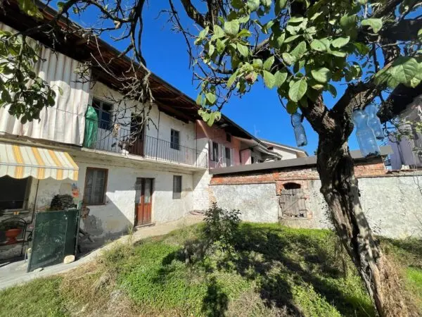 Villa Trifamiliare via Roma 15, Lusigliè